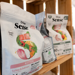 Descobreix els productes de la nostra botiga a Montmeló Veterinaris: alimentació, complements, accessoris i tot el que el teu animal necessita per a una vida saludable i feliç. Descobreix els productes de la nostra botiga a Montmeló Veterinaris: alimentació, complements, accessoris i tot el que el teu animal necessita per a una vida saludable i feliç.