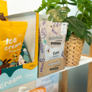 Descobreix els productes de la nostra botiga a Montmeló Veterinaris: alimentació, complements, accessoris i tot el que el teu animal necessita per a una vida saludable i feliç. Descobreix els productes de la nostra botiga a Montmeló Veterinaris: alimentació, complements, accessoris i tot el que el teu animal necessita per a una vida saludable i feliç.