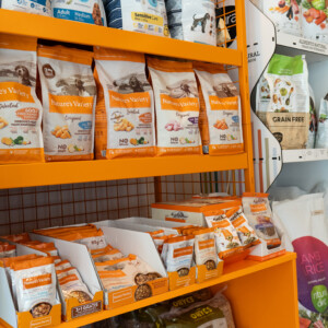 Descobreix els productes de la nostra botiga a Montmeló Veterinaris: alimentació, complements, accessoris i tot el que el teu animal necessita per a una vida saludable i feliç. Descobreix els productes de la nostra botiga a Montmeló Veterinaris: alimentació, complements, accessoris i tot el que el teu animal necessita per a una vida saludable i feliç.