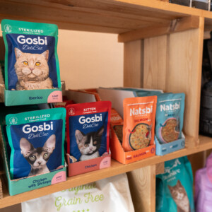 Descobreix els productes de la nostra botiga a Montmeló Veterinaris: alimentació, complements, accessoris i tot el que el teu animal necessita per a una vida saludable i feliç. Descobreix els productes de la nostra botiga a Montmeló Veterinaris: alimentació, complements, accessoris i tot el que el teu animal necessita per a una vida saludable i feliç.